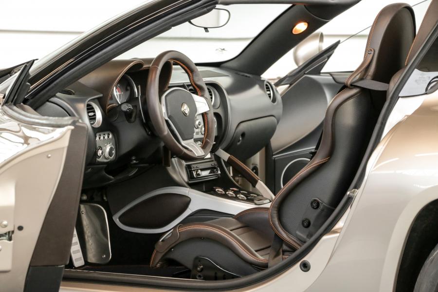 Интерьер Alfa Romeo Disco Volante Spyder (2 of 7) 2017 года  (фото 31 из 33)